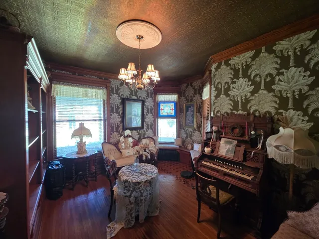 $649,999 | 705 West Highland Avenue, Elgin, IL 60123