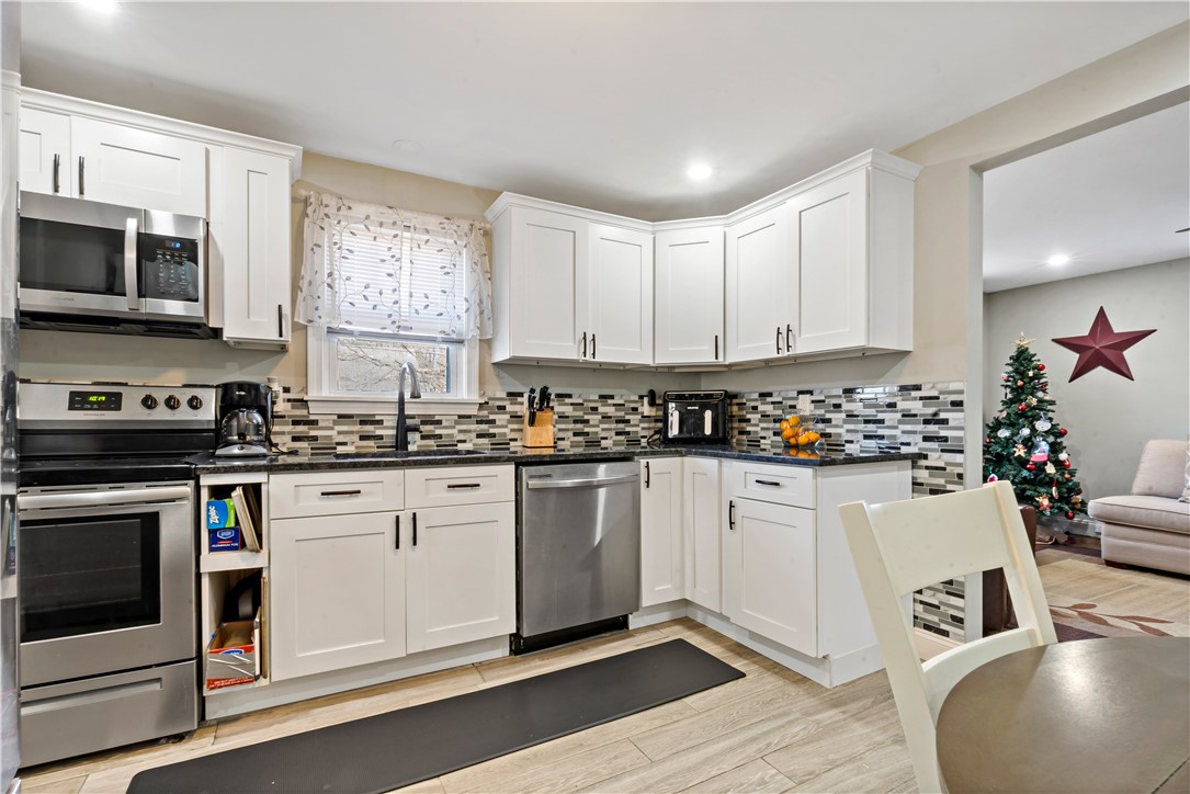 11 Colonial Way West Warwick, RI 02893 - Photo 4 of 27