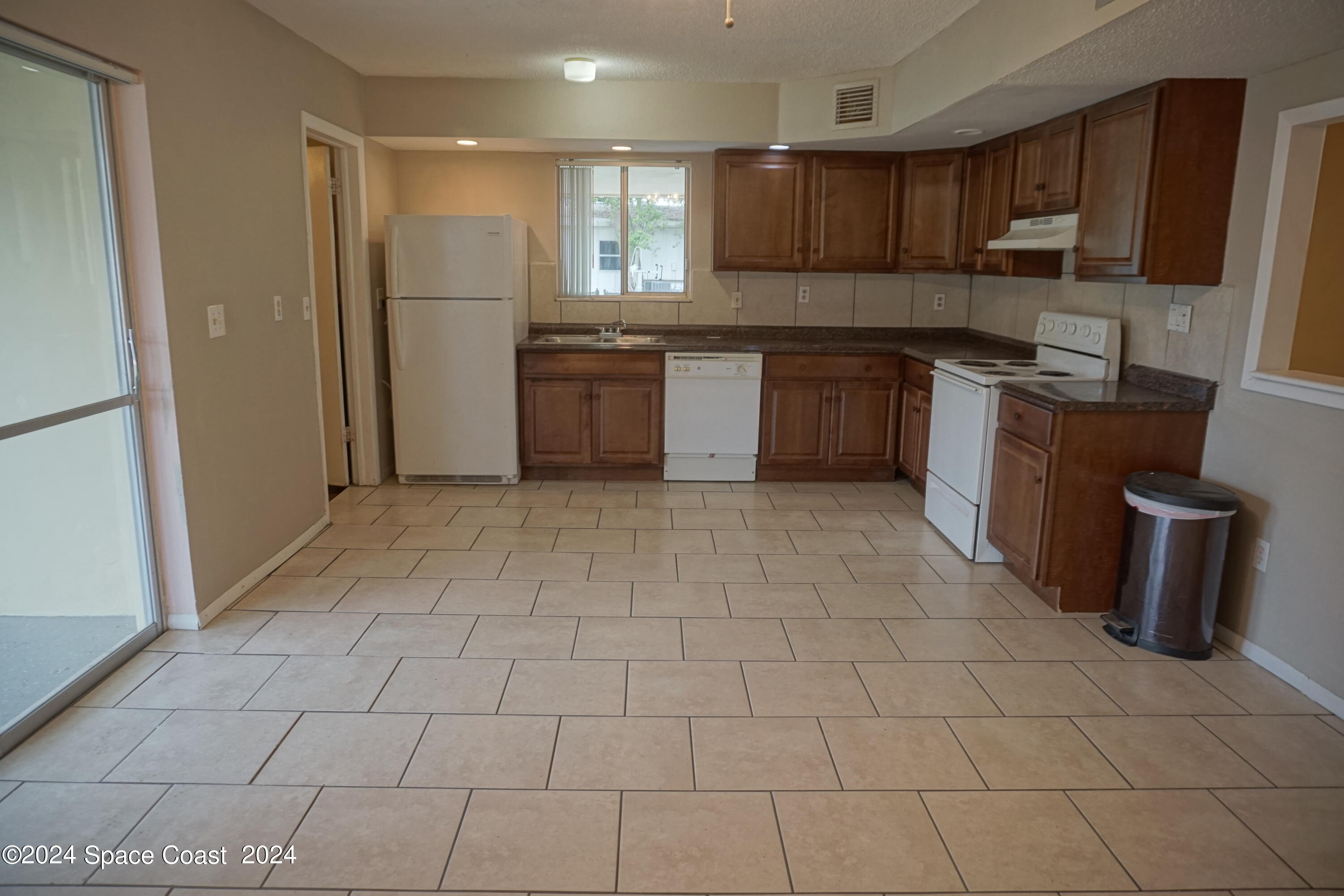 971 Fulton Lane Northeast Palm Bay, FL 32905 - Photo 3 of 42 DSC08639