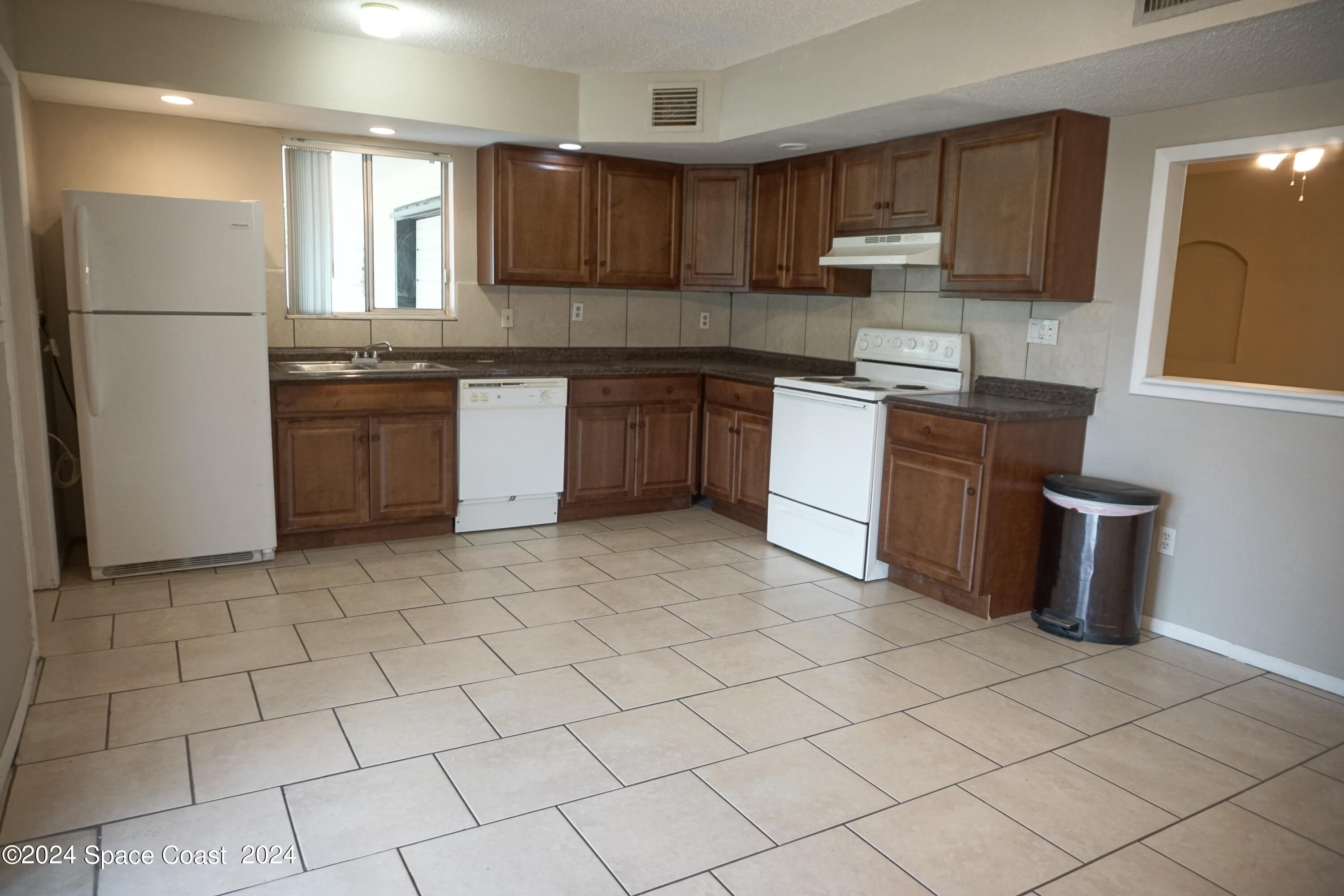 971 Fulton Lane Northeast Palm Bay, FL 32905 - Photo 4 of 42 DSC08635