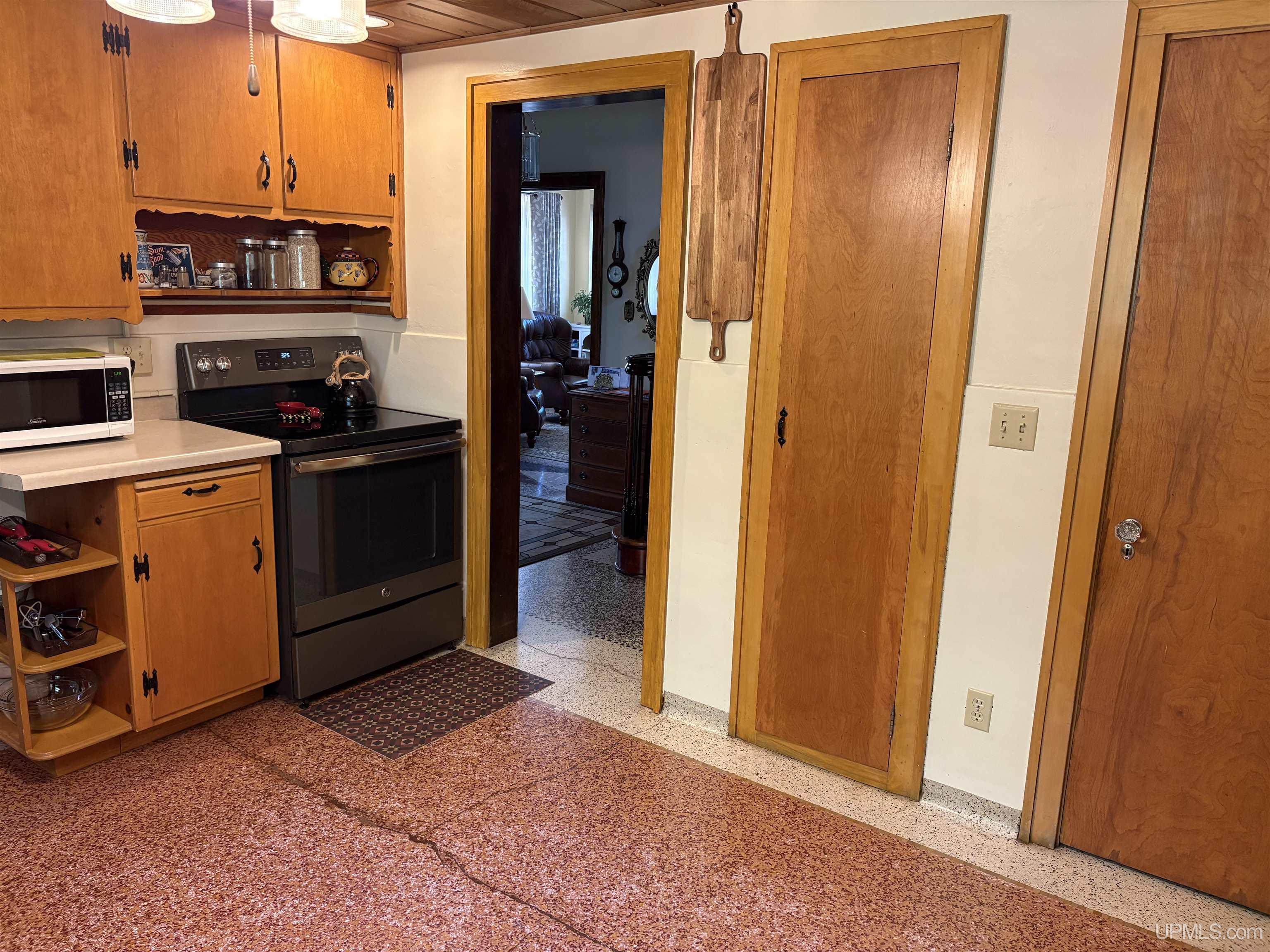 613 2nd Avenue North Hurley, WI 54534 - Photo 11 of 63