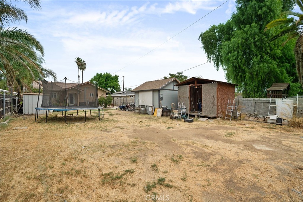 8538 Trey Avenue Riverside, CA 92503 - Photo 24 of 25 a view of a house with backyard and sitting area