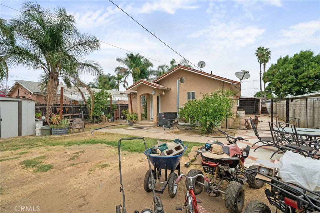 8538 Trey Avenue Riverside, CA 92503 - Photo 25 of 25 a view of a patio with table and chairs potted plants and palm trees
