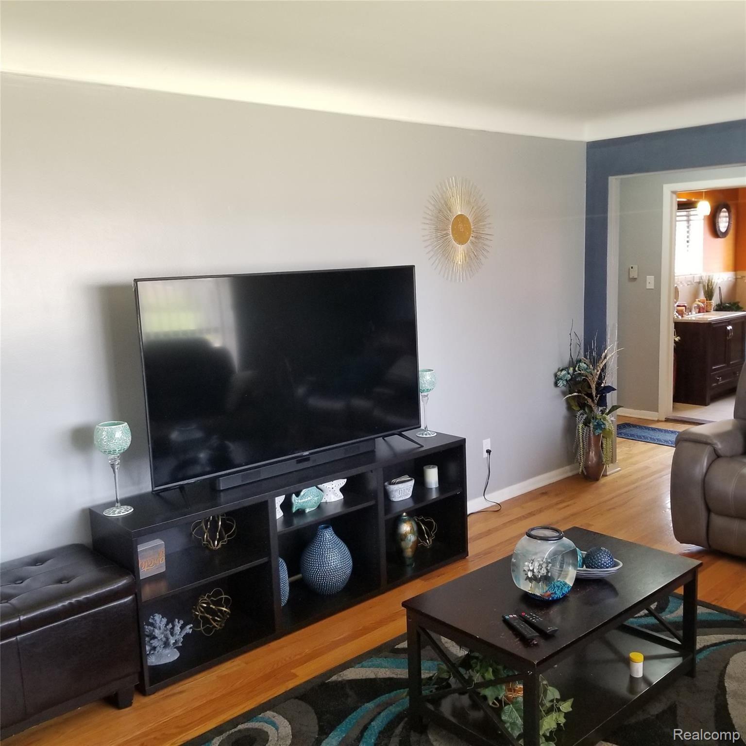 24704 Ridgecroft Avenue Eastpointe, MI 48021 - Photo 12 of 48 20200427_132944.jpg