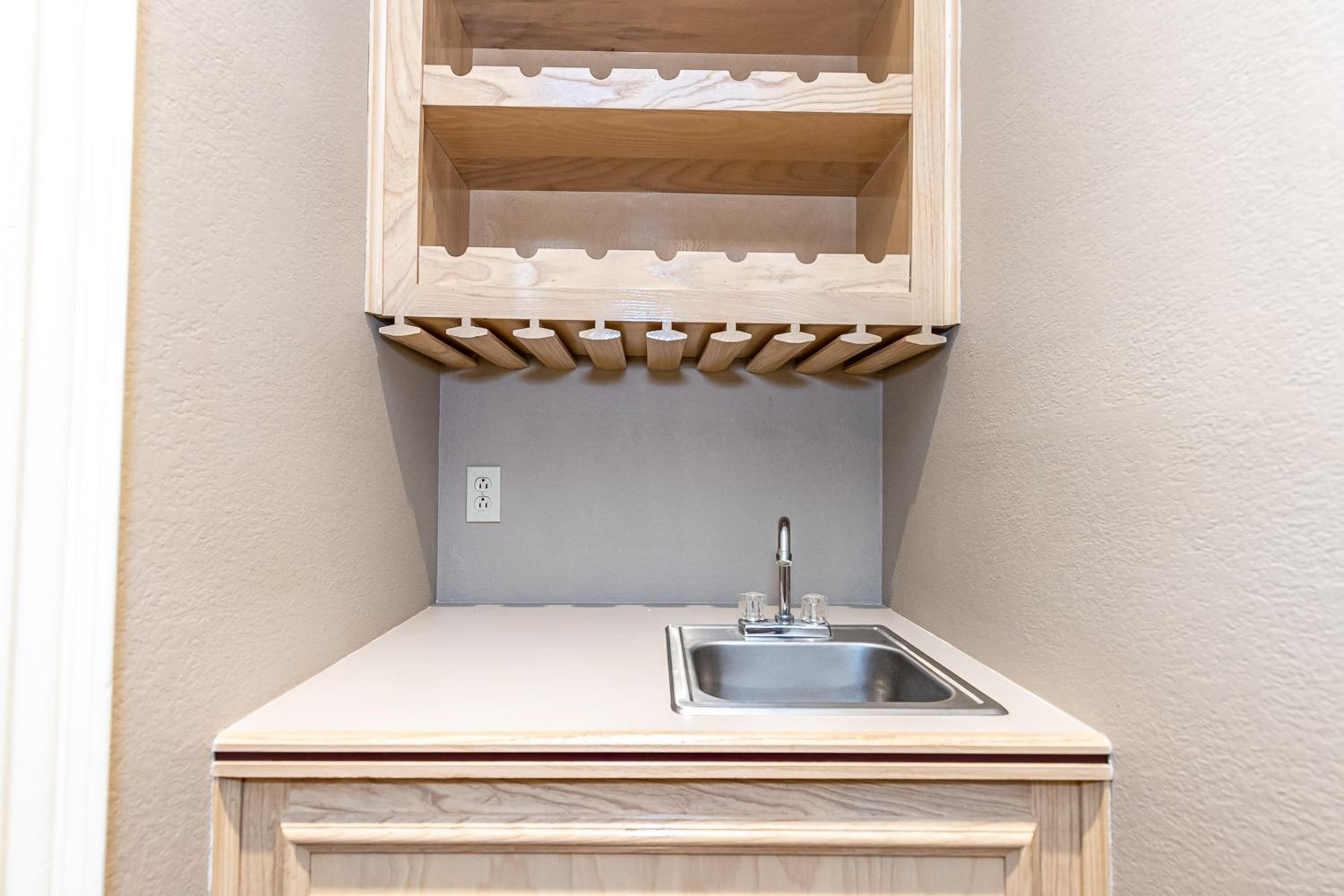 8506 Raleigh Avenue Lubbock, TX 79424 - Photo 14 of 46 Wet Bar