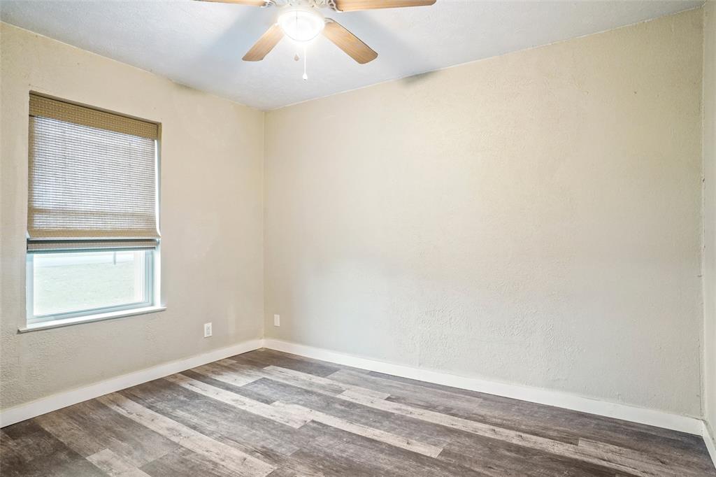 119 Olde Towne Road Paradise, TX 76073 - Photo 13 of 18