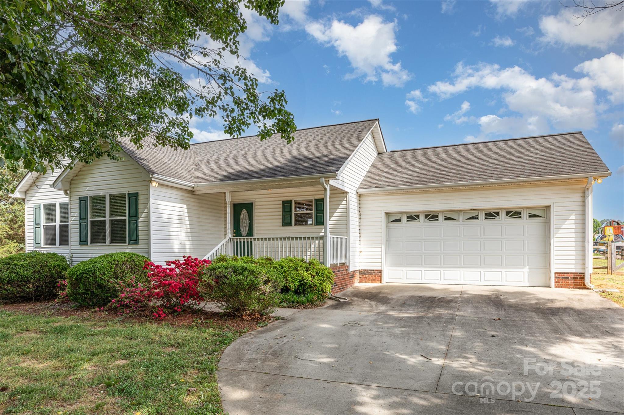 4751 Kemp Dellinger Road Maiden, NC 28650 - Photo 2 of 17 a front view of a house with a garden