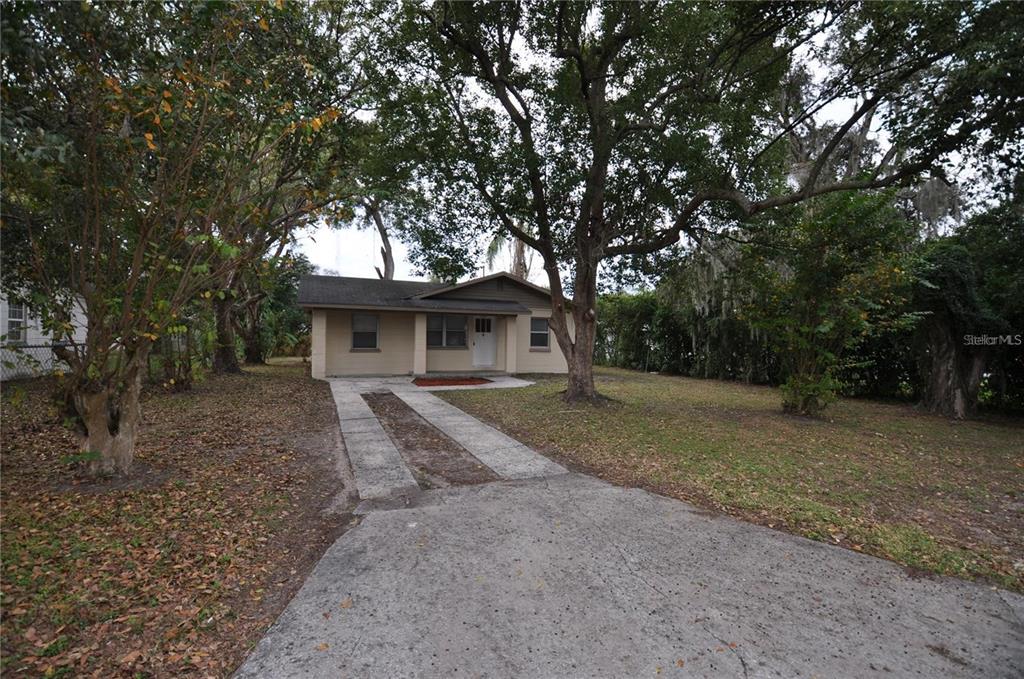 509 Norfolk Circle Lakeland, FL 33801 - Photo 1 of 14 a front view of house with yard and trees