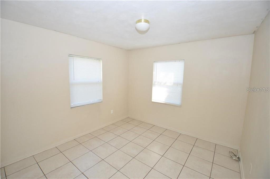 509 Norfolk Circle Lakeland, FL 33801 - Photo 8 of 14 an empty room with windows