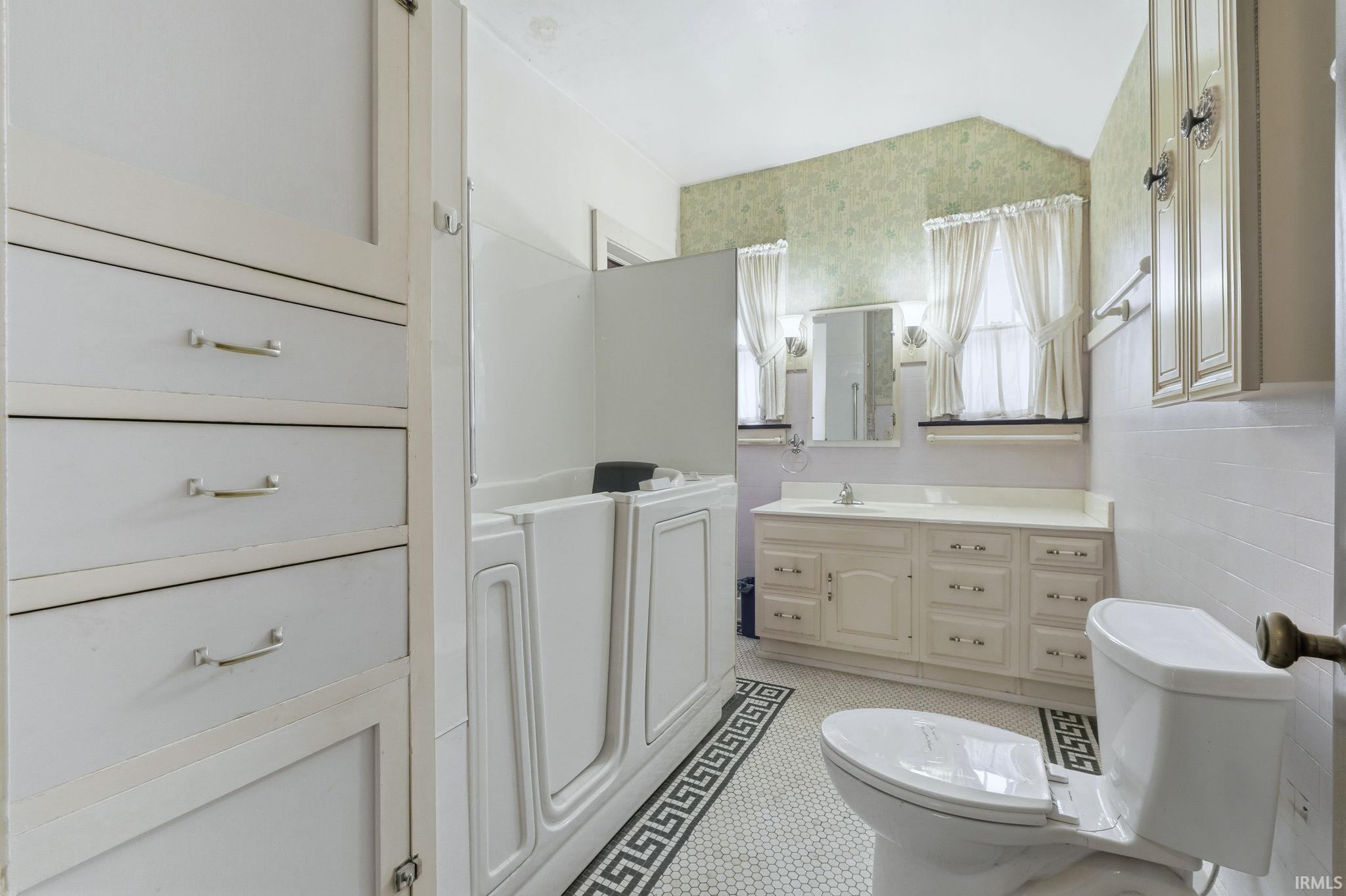 535 East Center Street Warsaw, IN 46580 - Photo 20 of 36