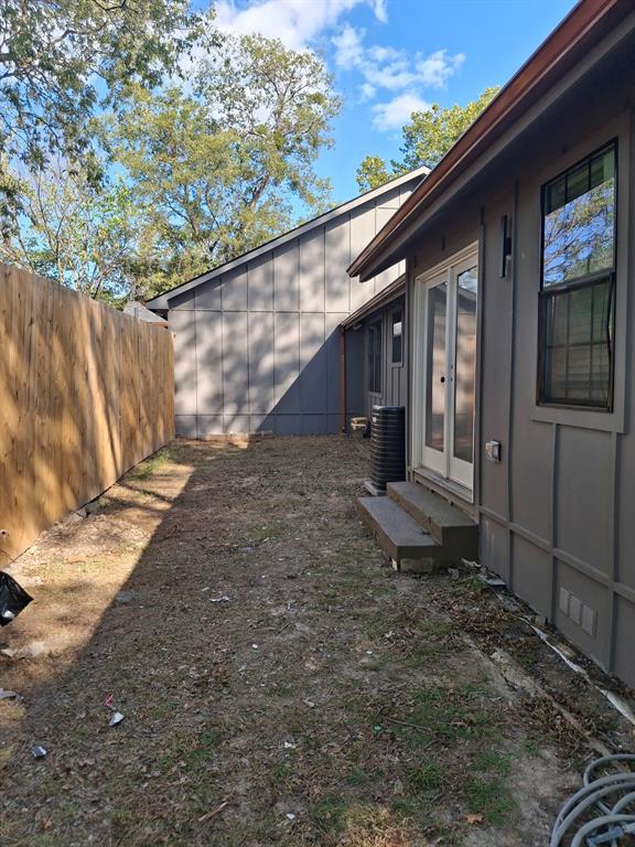 900 Chestnut Street Commerce, TX 75428 - Photo 12 of 19 a view of a small house with backyard