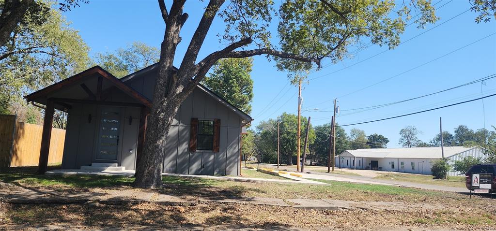 900 Chestnut Street Commerce, TX 75428 - Photo 18 of 19 a house that has a tree in front of it