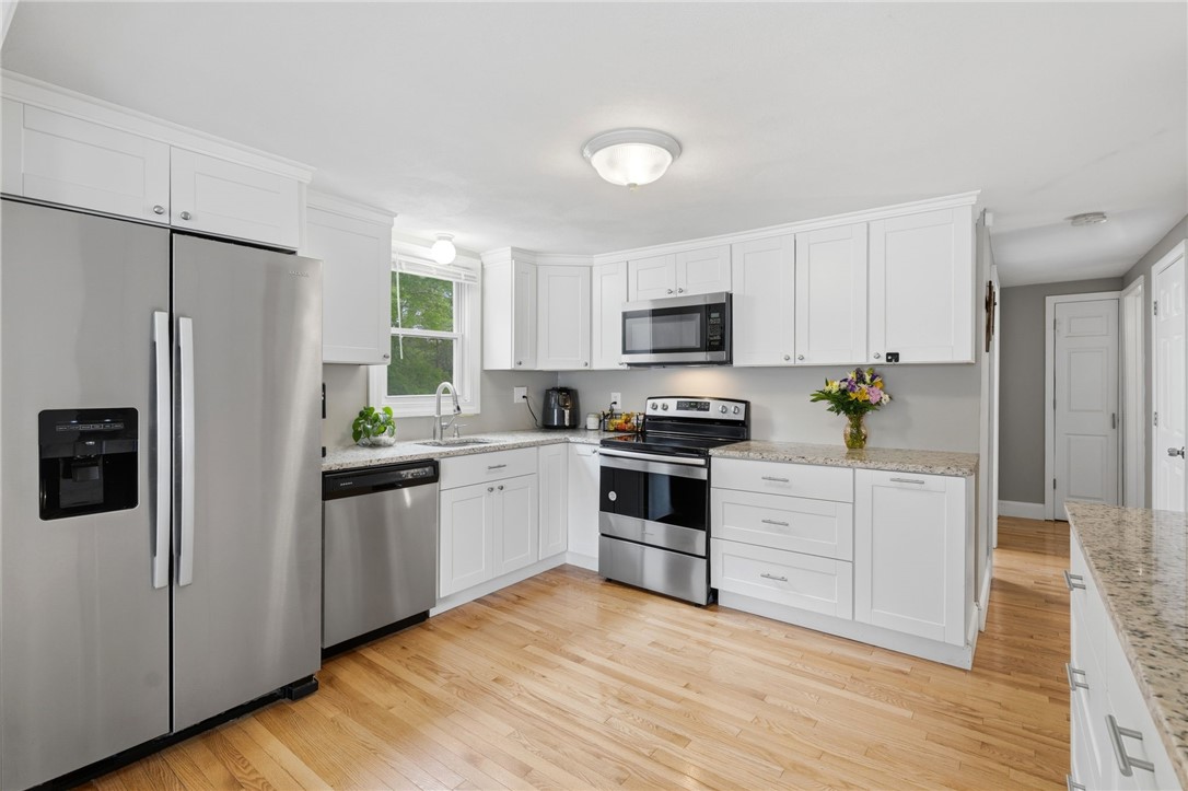 34 Wood Street Coventry, RI 02816 - Photo 3 of 36