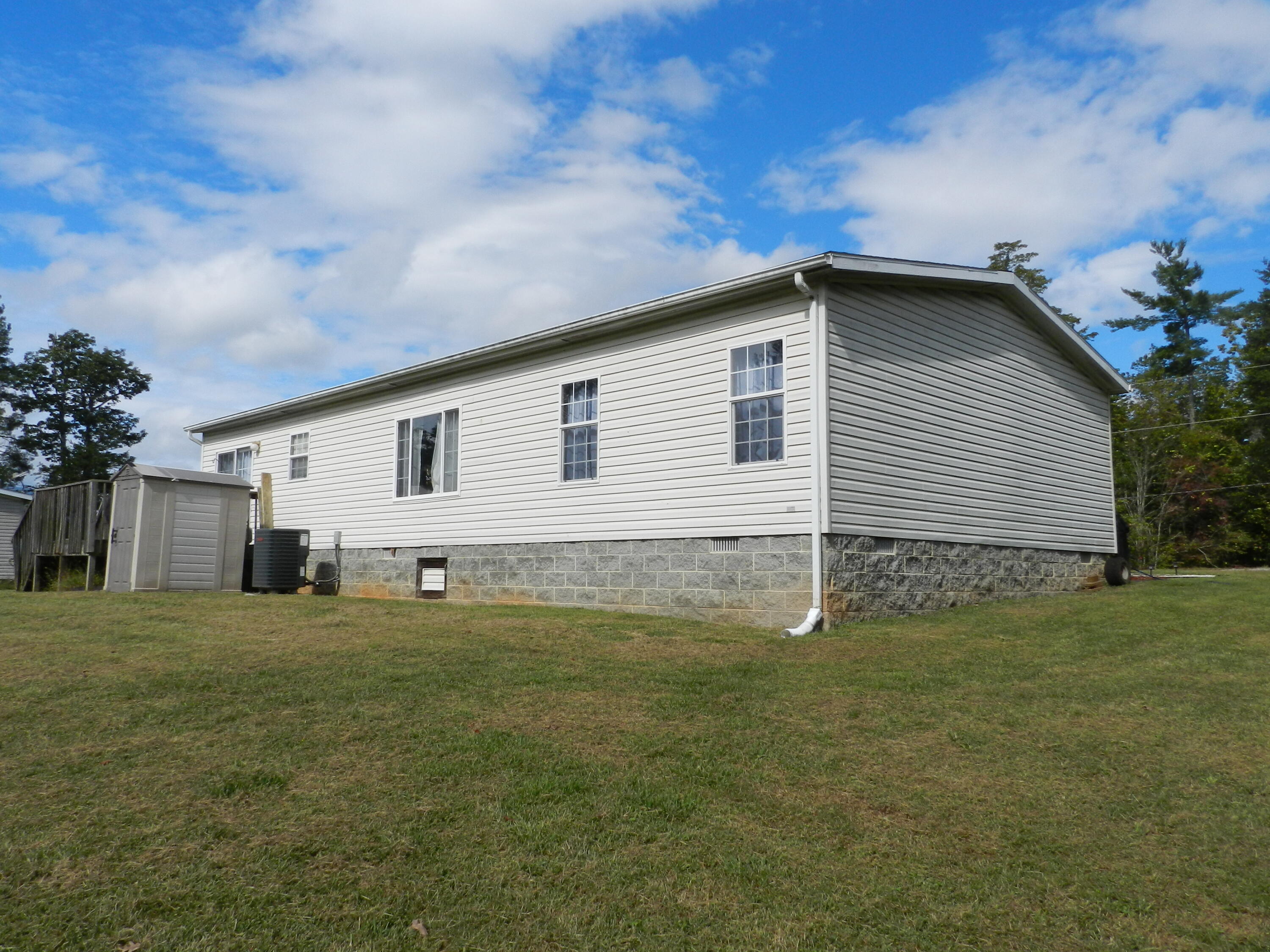 300 White Oak Road Boones Mill, VA 24065 - Photo 21 of 28 a backyard of a house