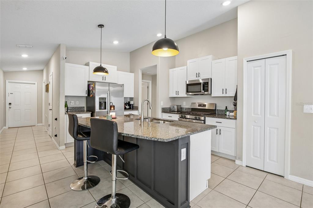 9415 Lemon Drop Loop Sun City Center, FL 33573 - Photo 15 of 53