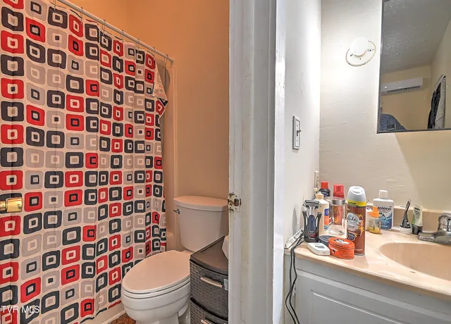 $320,000 | 1703 Windsor Avenue, Unit 2, Bristol, TN 37620