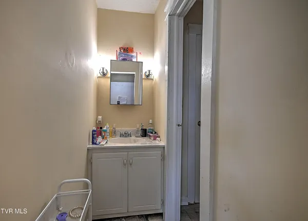 $315,000 | 1703 Windsor Avenue, Unit 2, Bristol, TN 37620