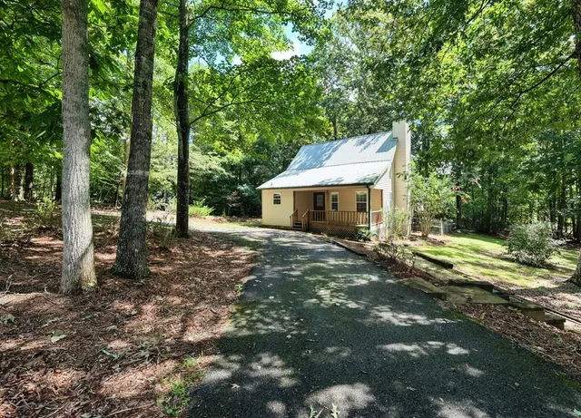 $1,750 | 2092 Wood Lake Lane, Young Harris, GA 30582