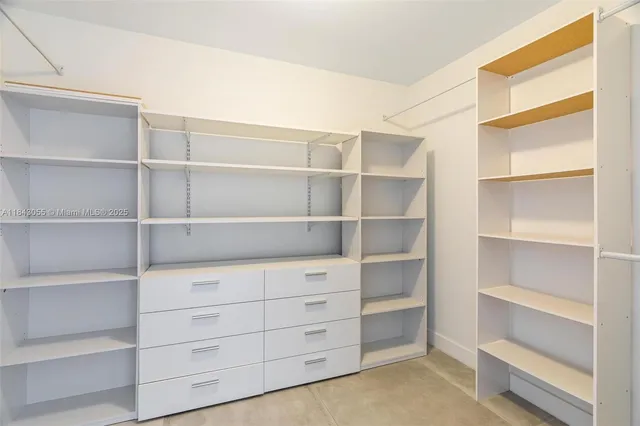 $9,897 | 16385 Biscayne Boulevard, Unit 4, North Miami Beach, FL 33160