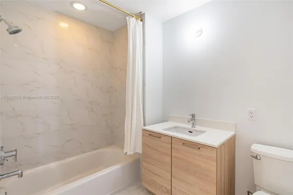 $9,900 | 16385 Biscayne Boulevard, Unit 4, North Miami Beach, FL 33160
