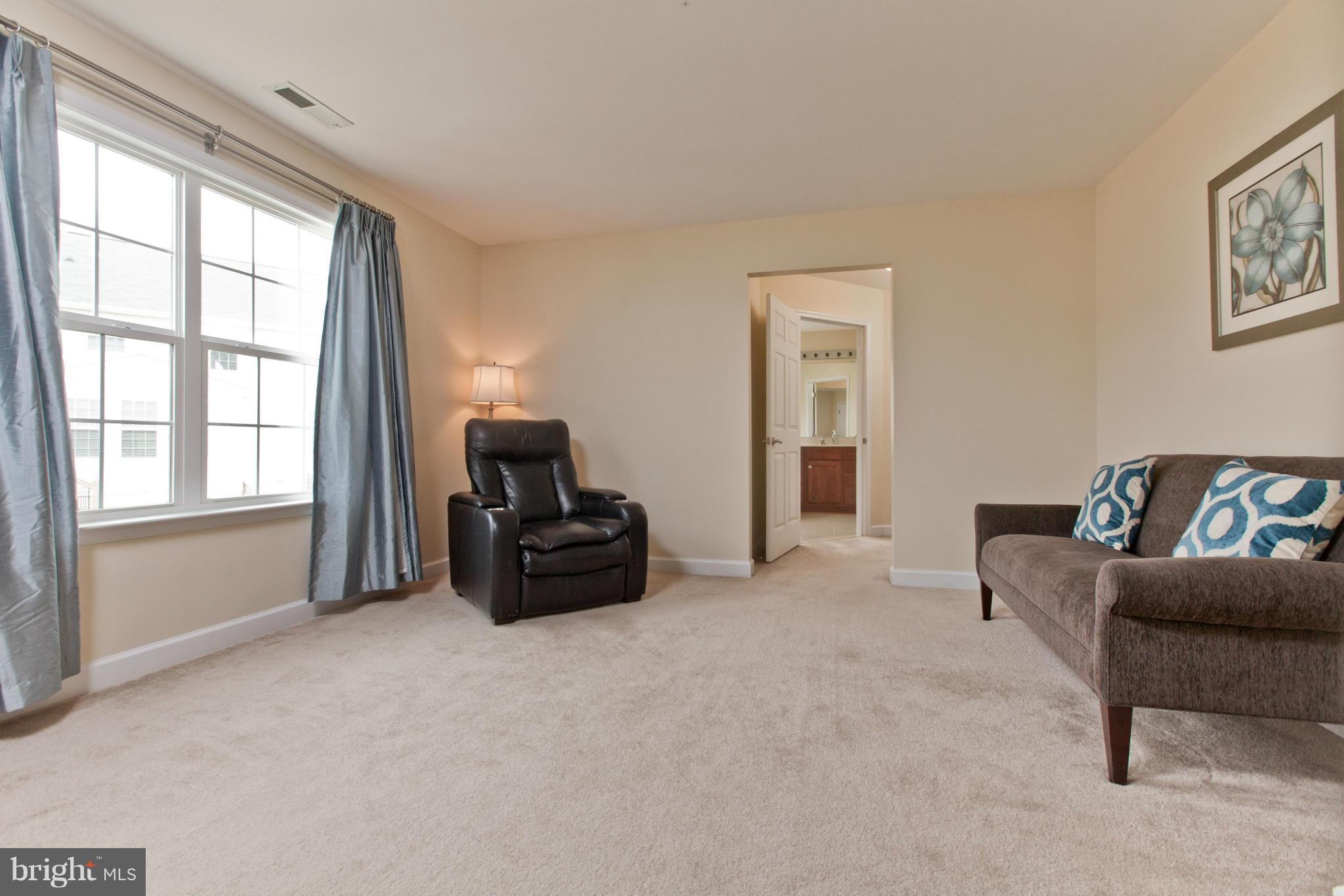 4004 Paw Paw Circle Point of Rocks, MD 21777 - Photo 20 of 30 Large sitting room between bedroom