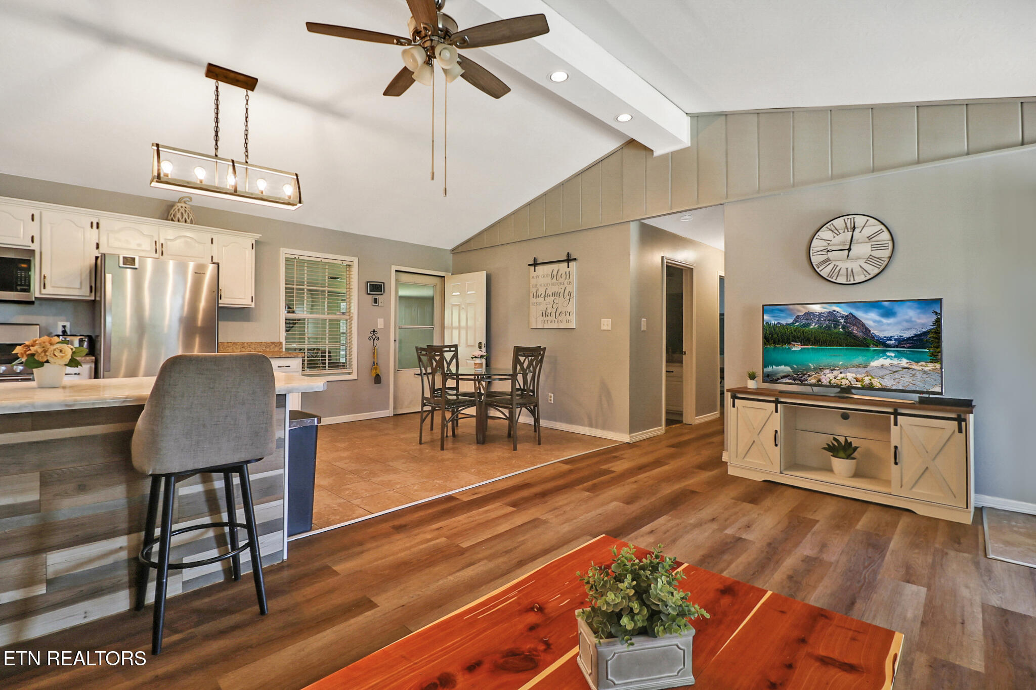 122 Frankfort Road Lancing, TN 37770 - Photo 11 of 60 Living Room