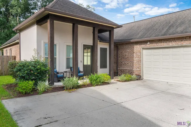 $395,000 | 39169 Water Oak Avenue, Prairieville, LA 70769