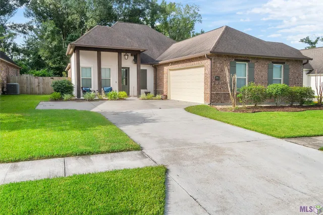 $395,000 | 39169 Water Oak Avenue, Prairieville, LA 70769
