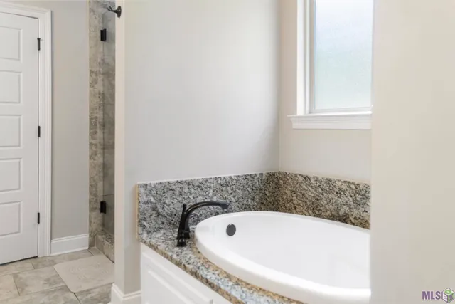 $395,000 | 39169 Water Oak Avenue, Prairieville, LA 70769