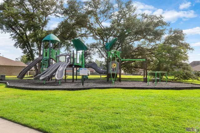 $395,000 | 39169 Water Oak Avenue, Prairieville, LA 70769