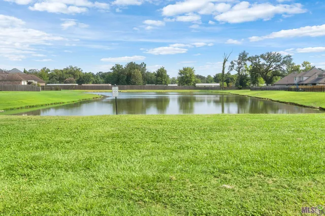 $395,000 | 39169 Water Oak Avenue, Prairieville, LA 70769