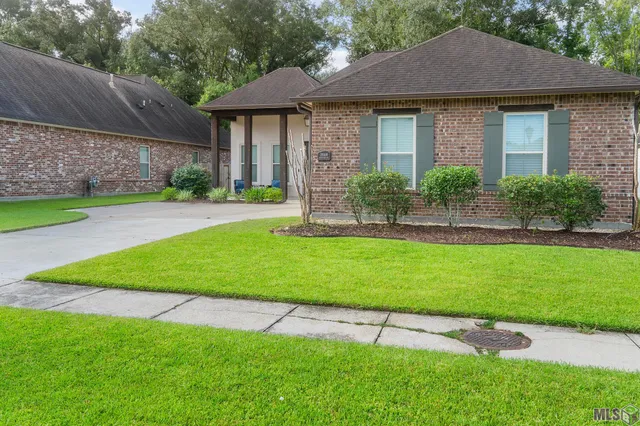 $395,000 | 39169 Water Oak Avenue, Prairieville, LA 70769