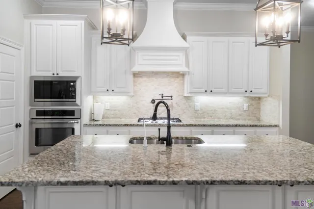 $395,000 | 39169 Water Oak Avenue, Prairieville, LA 70769