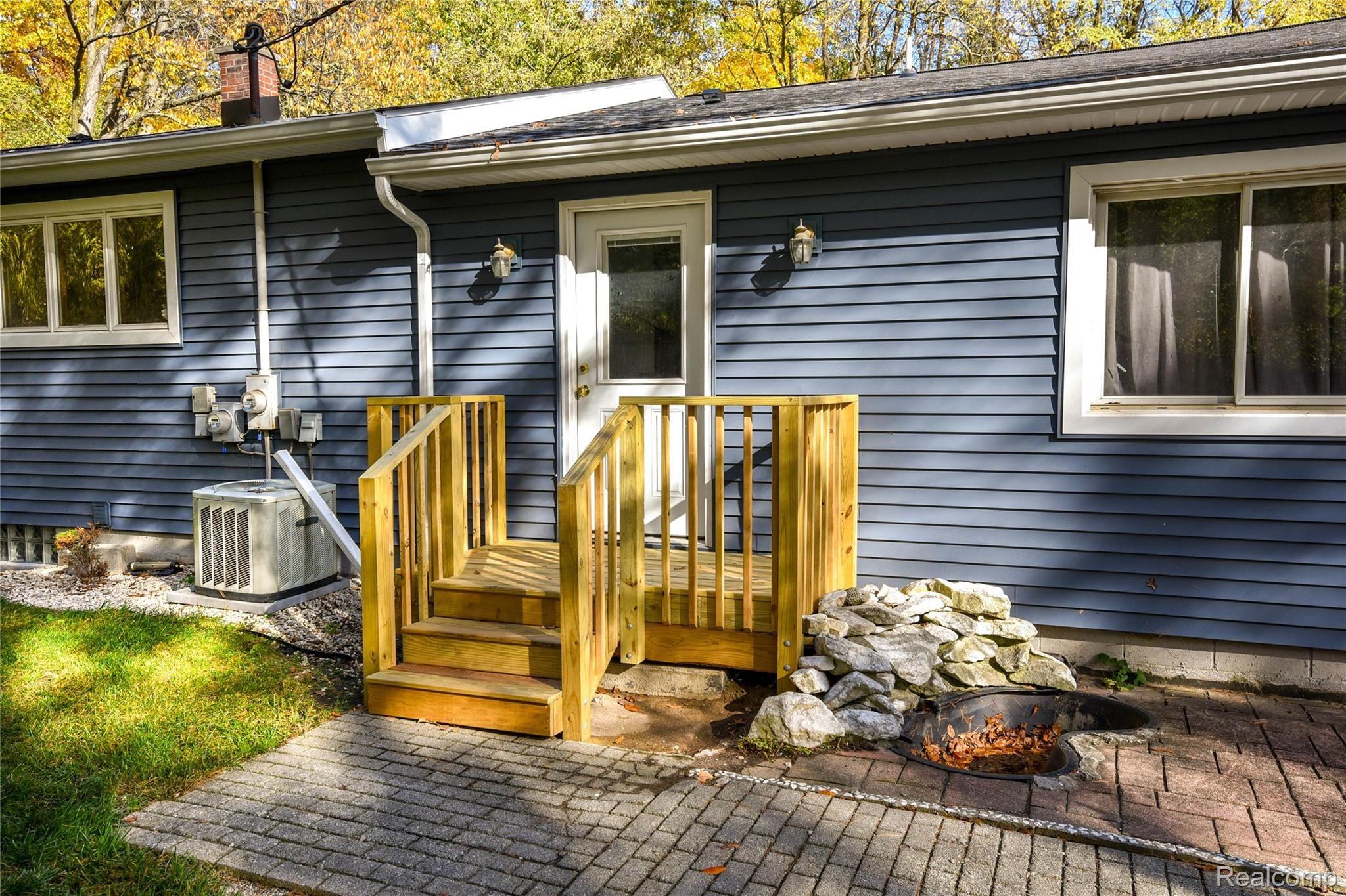 8328 Foster Road Clarkston, MI 48346 - Photo 17 of 60 8328 Foster Road by W Brooks Autumn (17).jpg