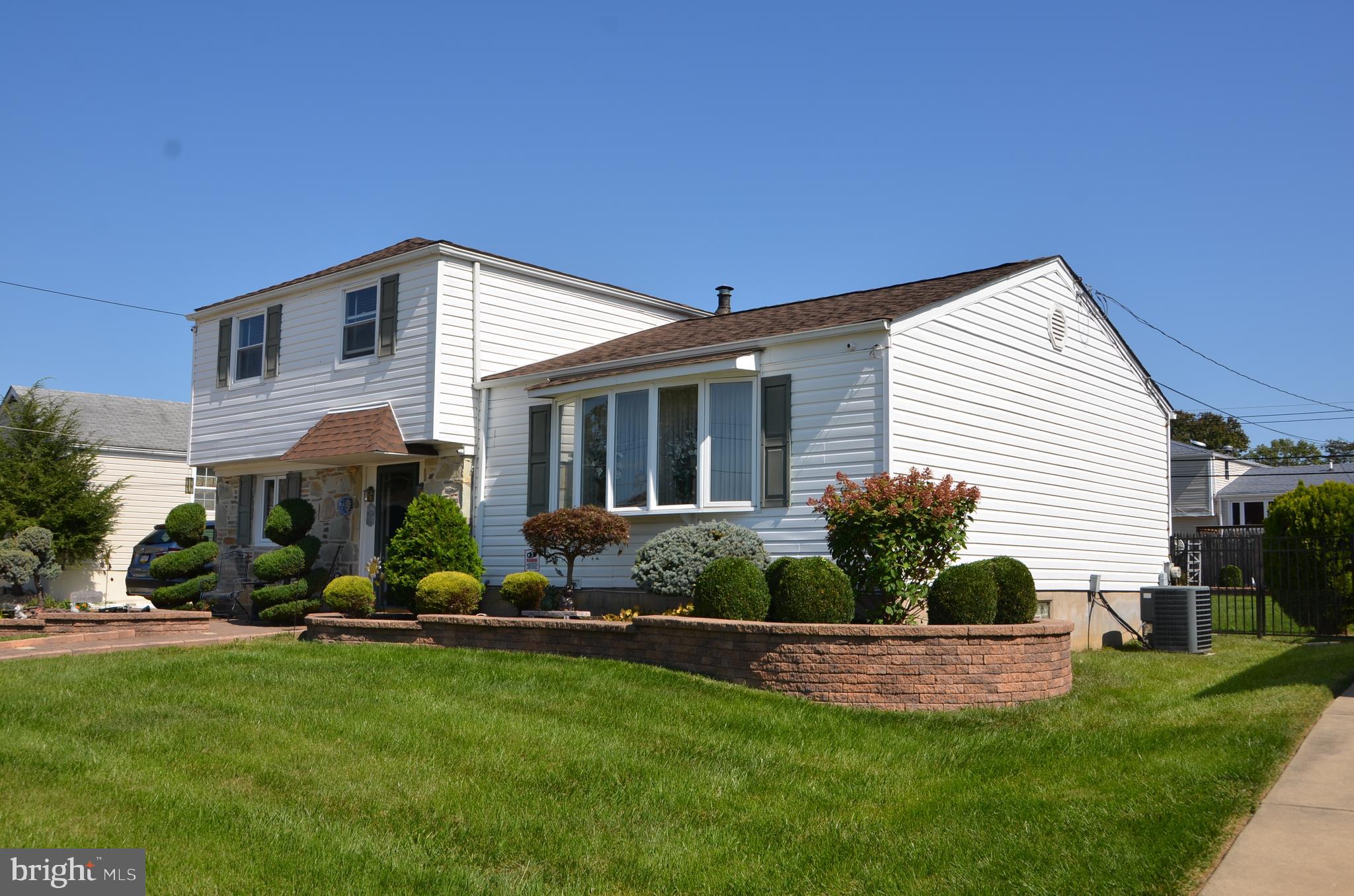 9725 Glenhope Road Philadelphia, PA 19115 - Photo 4 of 49
