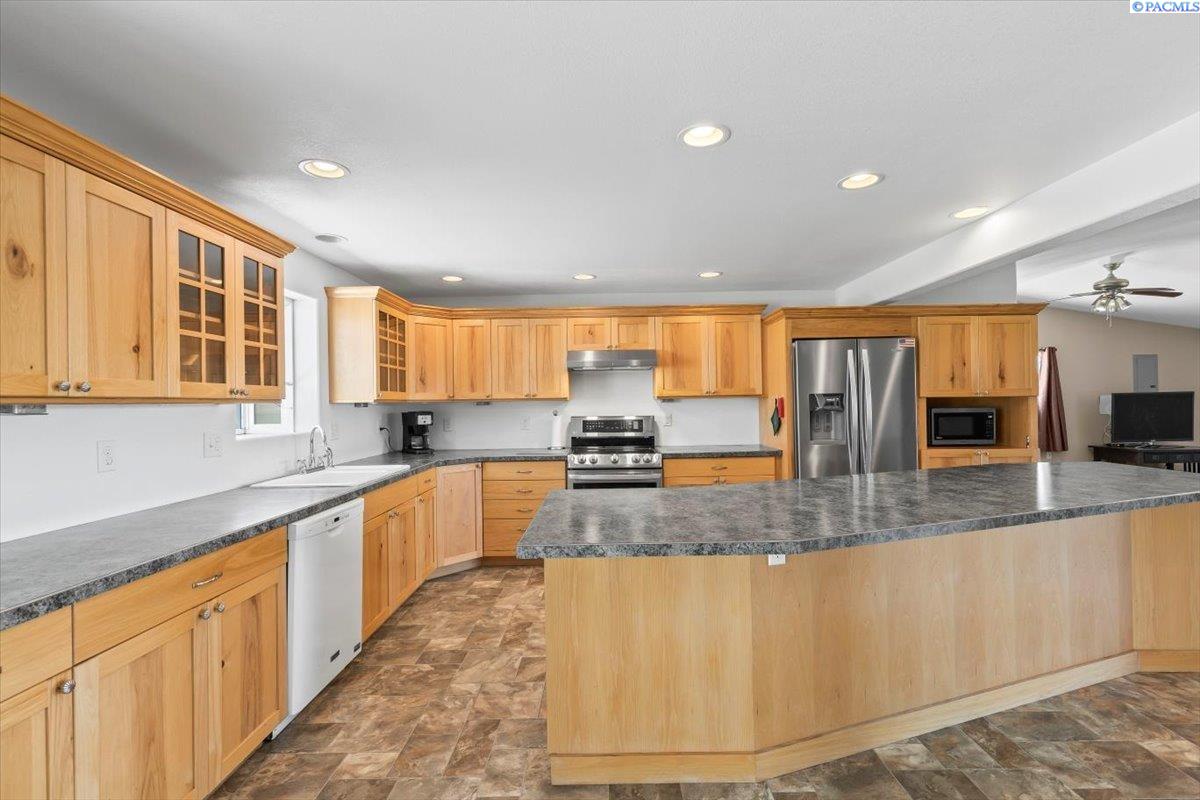1281 Gibson Road Selah, WA 98942 - Photo 10 of 39 Gallery Image 10