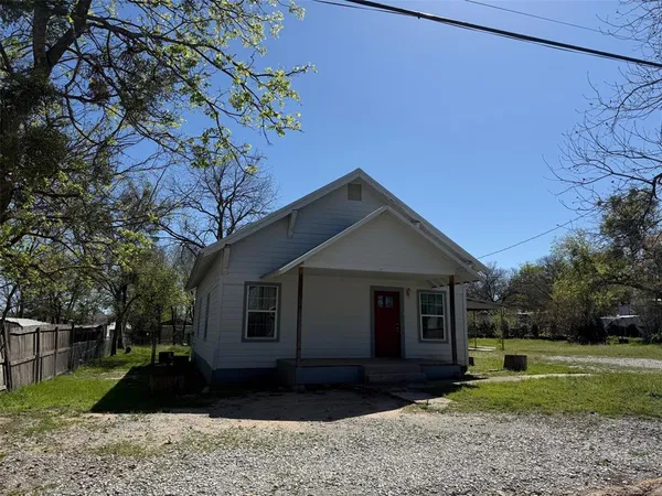 $180,000 | 602 West Walcott Avenue, Comanche, TX 76442