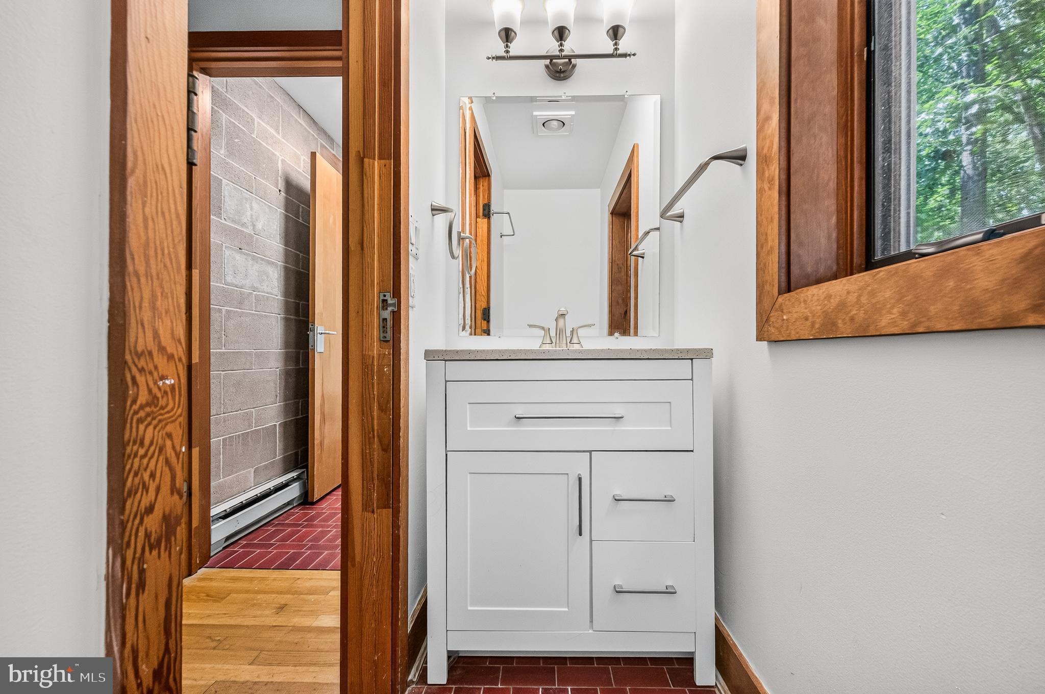 10817 Cross School Road Reston, VA 20191 - Photo 43 of 89 Hallway Full Bath