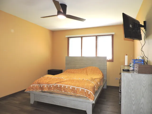 $359,900 | 6931 Coachwood Trail, Tinley Park, IL 60477