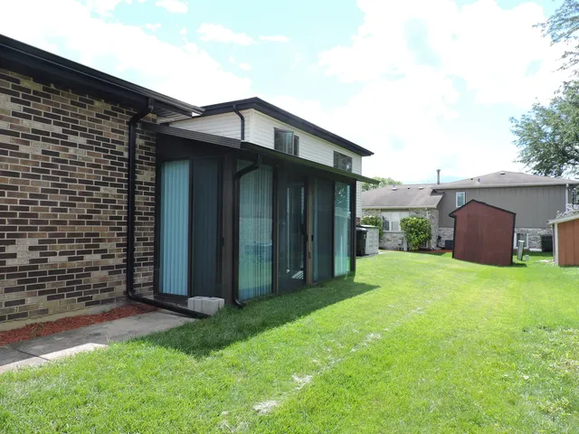 $359,900 | 6931 Coachwood Trail, Tinley Park, IL 60477