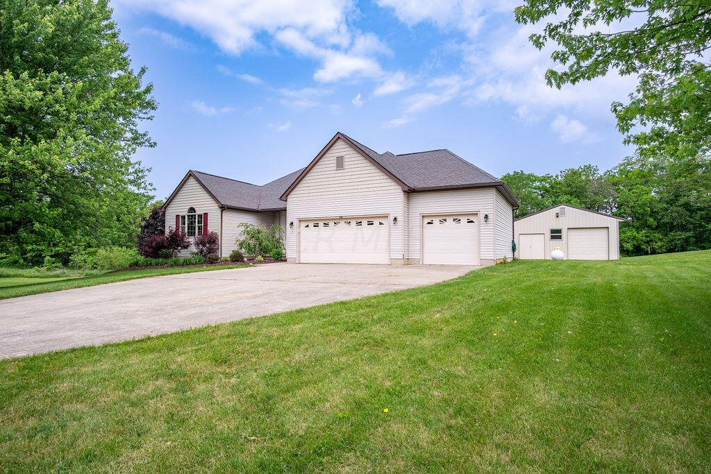 7880 Lancaster-Circleville Road Southwest Lancaster, OH 43130 - Photo 2 of 49 Exterior Front