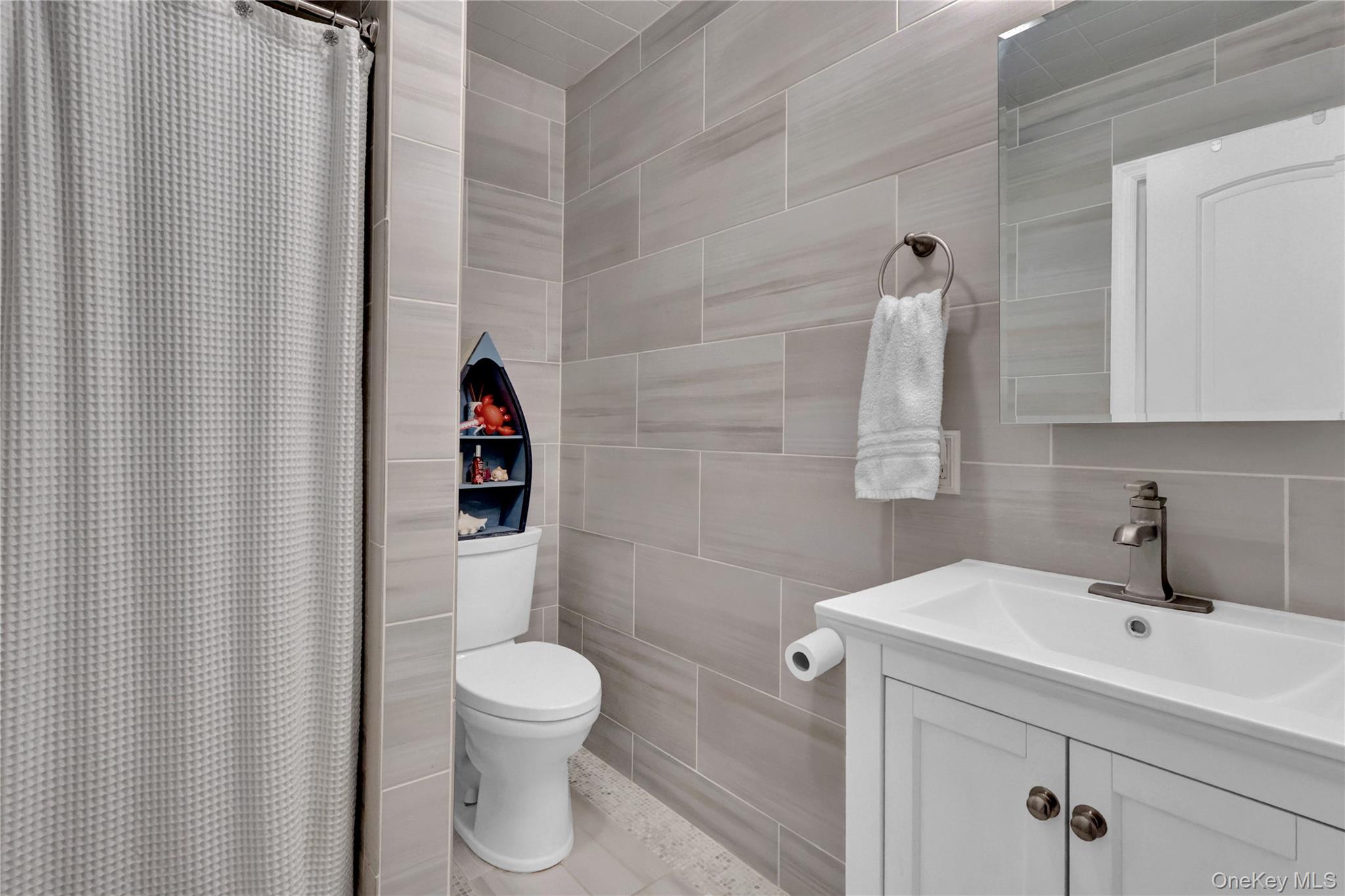 31 Roneck Court Shirley, NY 11967 - Photo 11 of 31