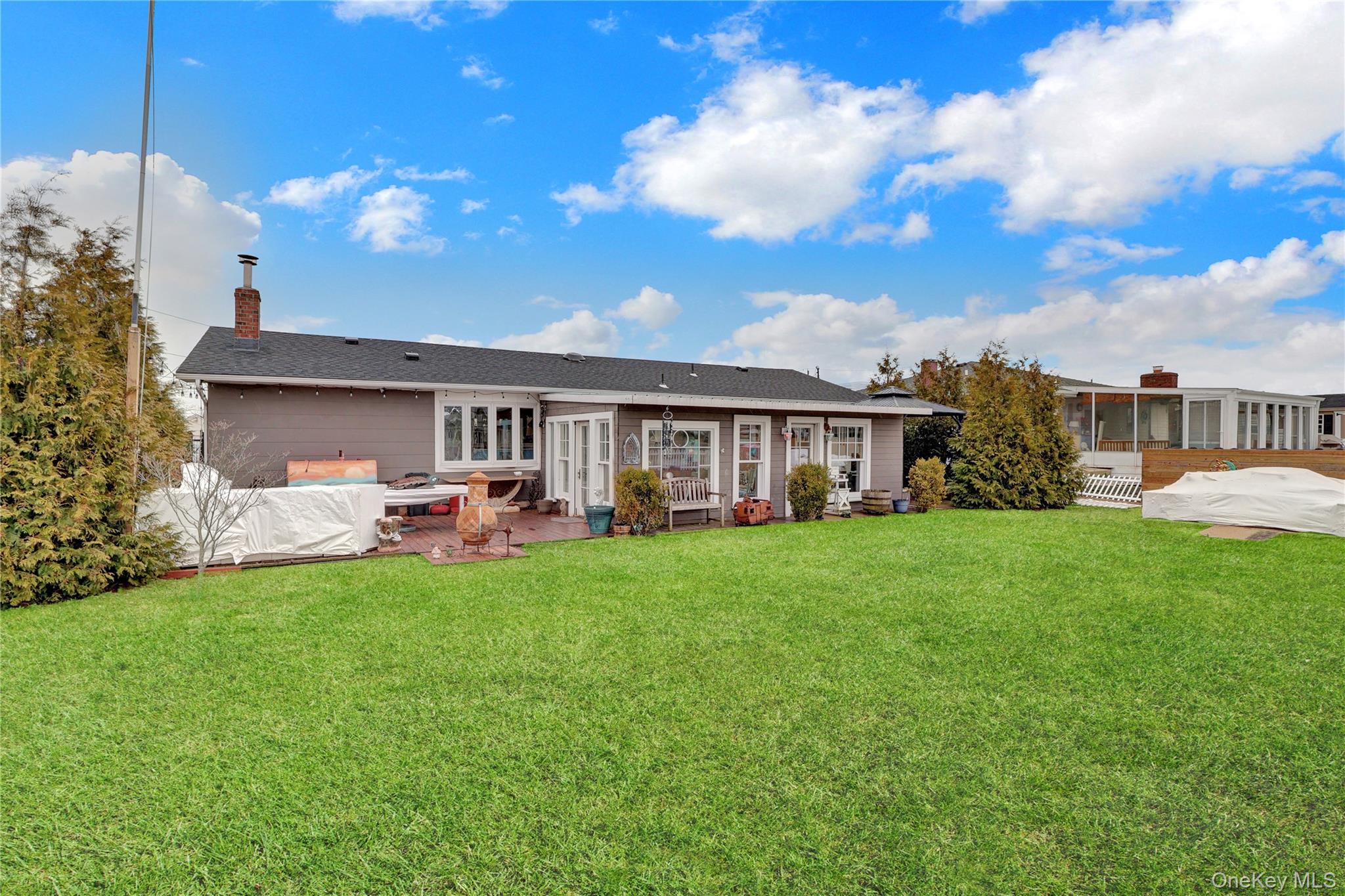 31 Roneck Court Shirley, NY 11967 - Photo 3 of 31