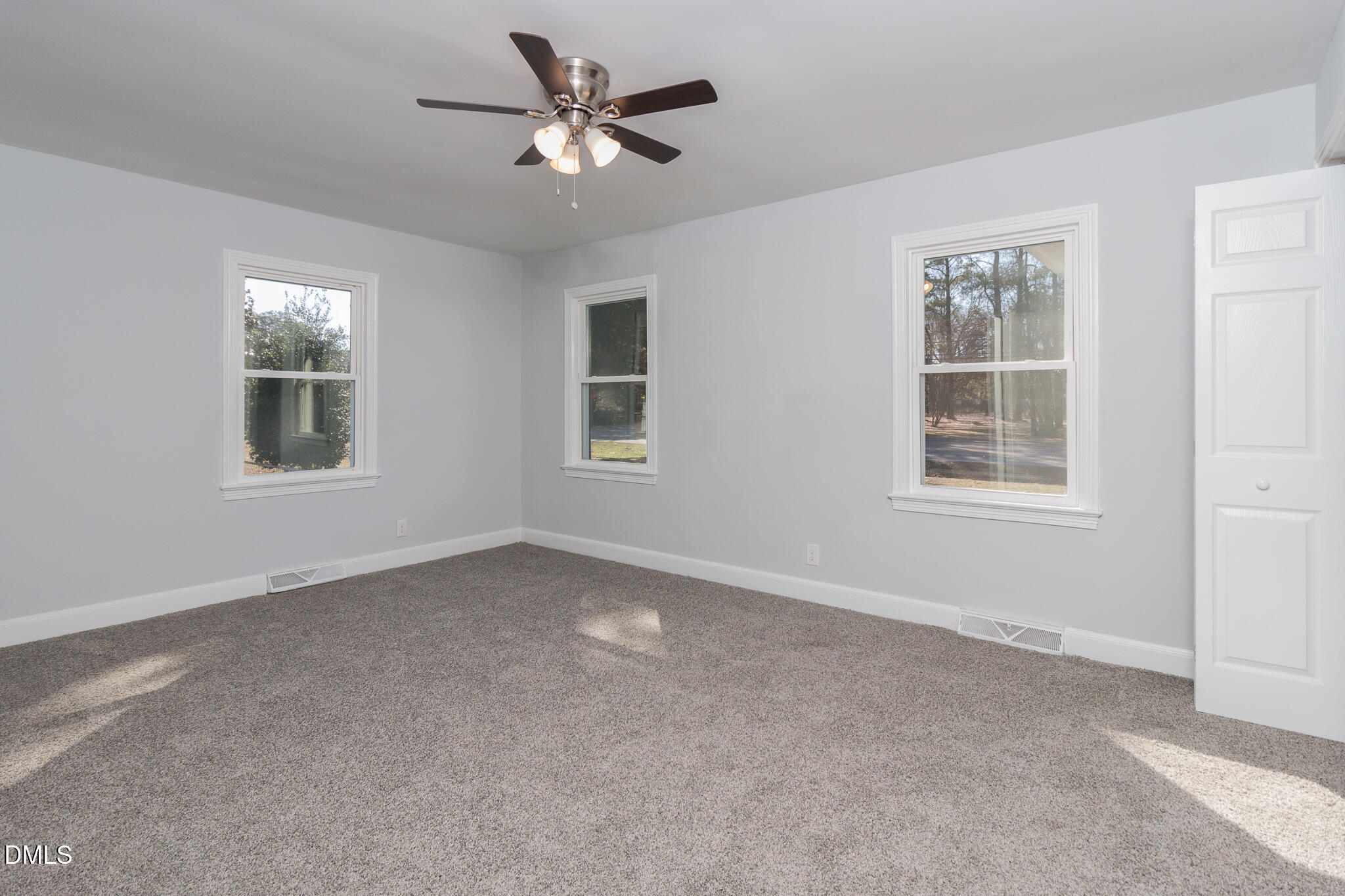 107 East New Hope Road Goldsboro, NC 27534 - Photo 19 of 33 a view of an empty room with a window