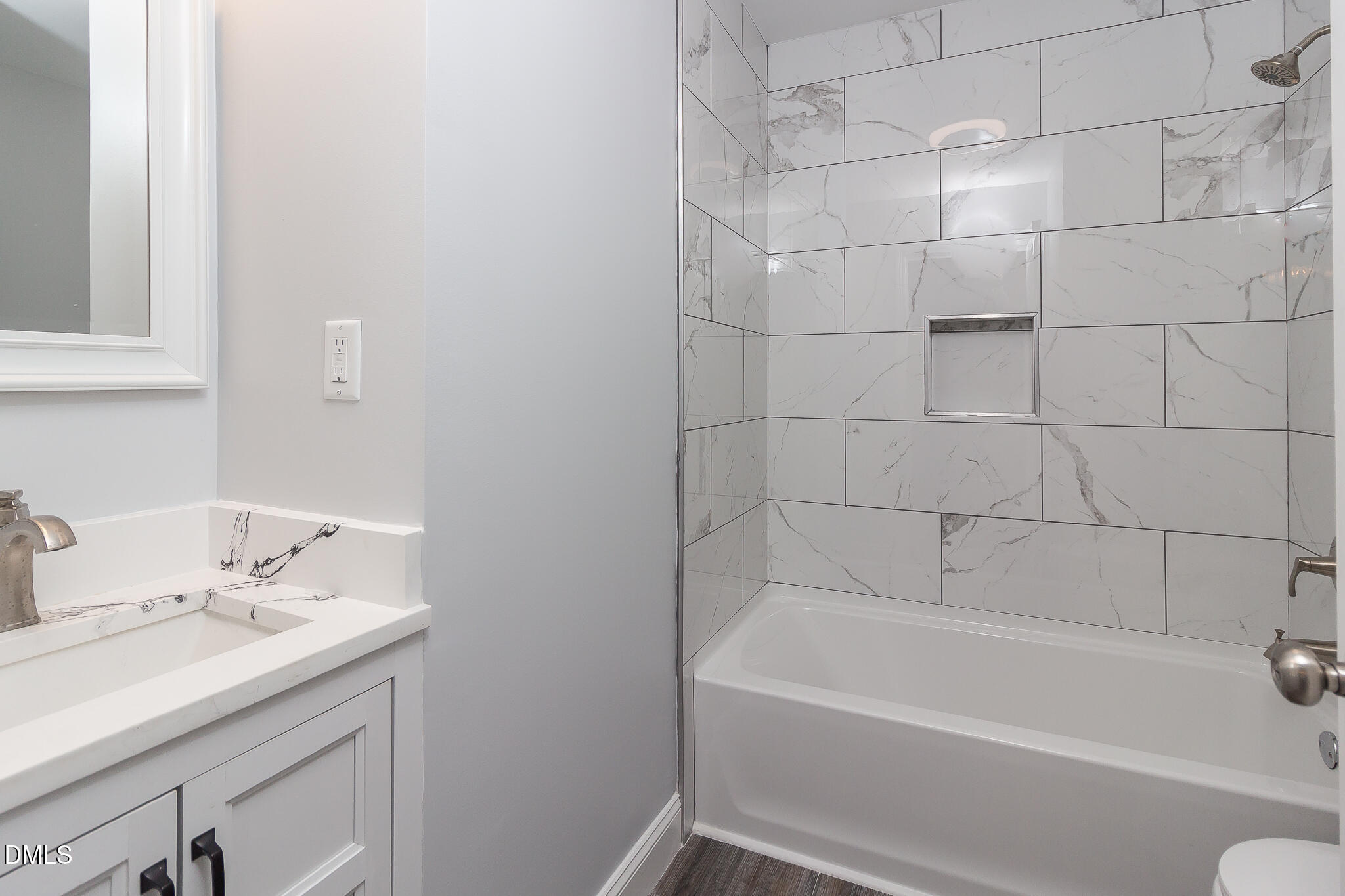 107 East New Hope Road Goldsboro, NC 27534 - Photo 20 of 33 a bathroom with a bathtub and sink