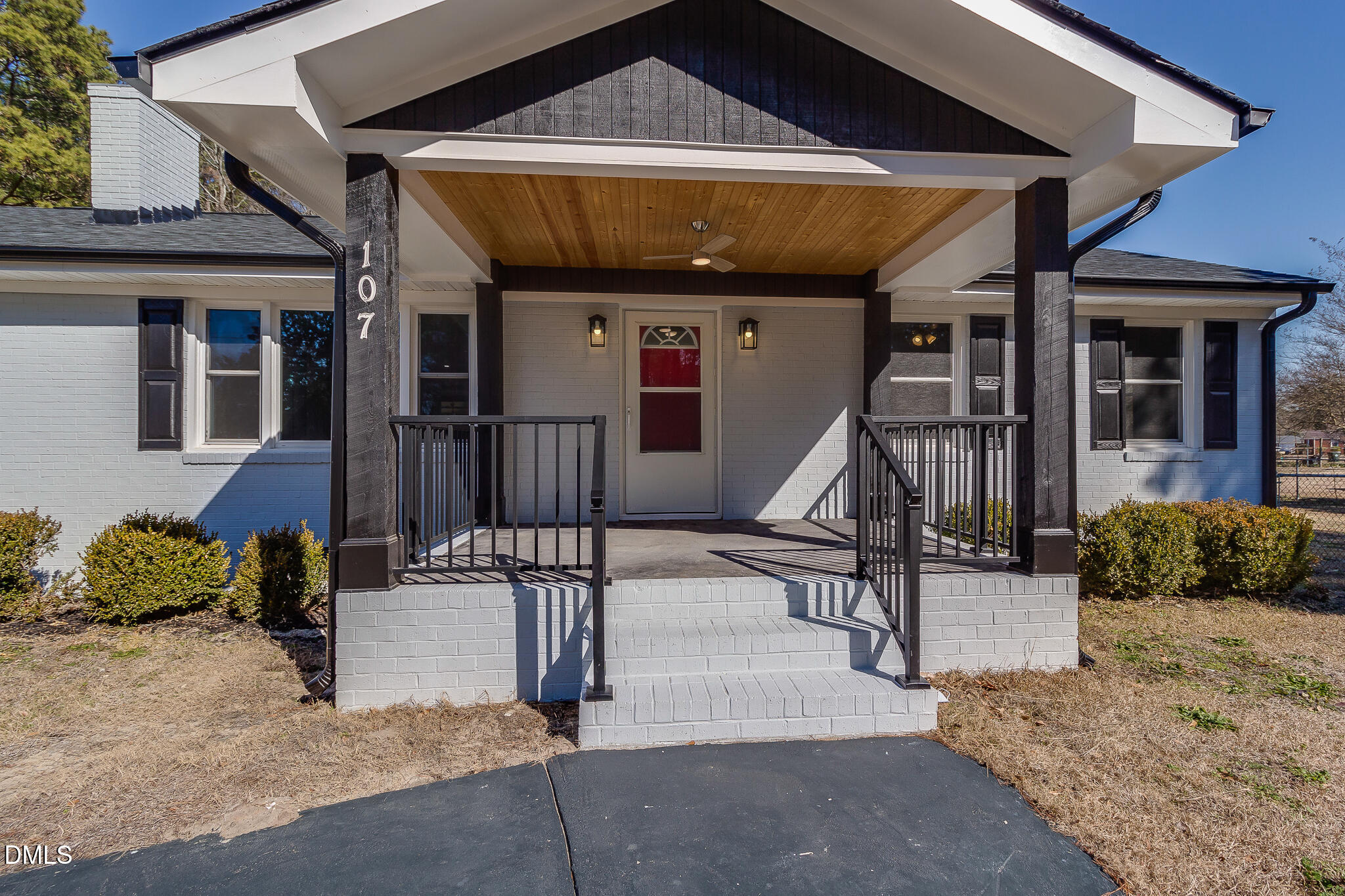 107 East New Hope Road Goldsboro, NC 27534 - Photo 3 of 33 a patio with a table and chairs