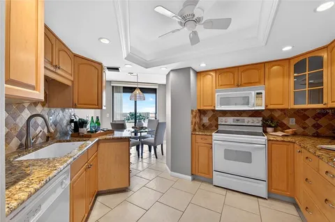 $575,000 | 5950 Pelican Bay Plaza South, Unit 2E, Gulfport, FL 33707