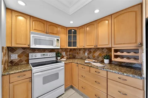 $575,000 | 5950 Pelican Bay Plaza South, Unit 2E, Gulfport, FL 33707