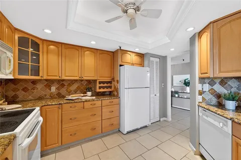 $575,000 | 5950 Pelican Bay Plaza South, Unit 2E, Gulfport, FL 33707