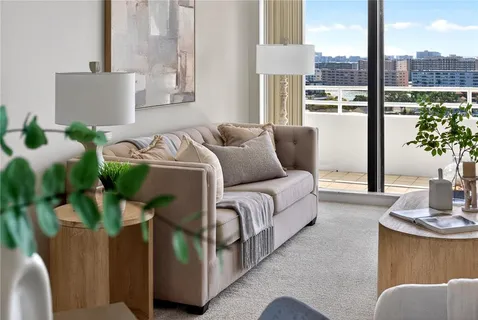 $575,000 | 5950 Pelican Bay Plaza South, Unit 2E, Gulfport, FL 33707